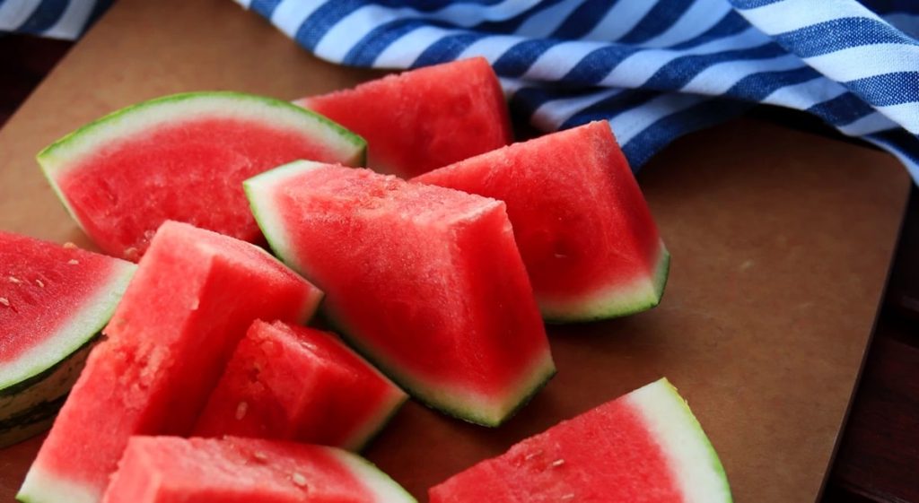هندوانه برای افراد دیابتی؛ بررسی علمی فواید، قند، و نحوه مصرف درست