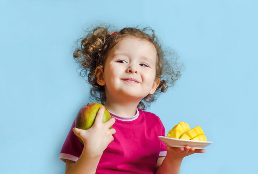 انبه از چند ماهگی به نوزاد بدهیم؟